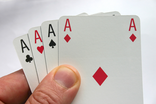 Personne Qui Distribue Les Cartes Au Casino Caribbean Stud Poker : quels sont les atouts de ce jeu de casino